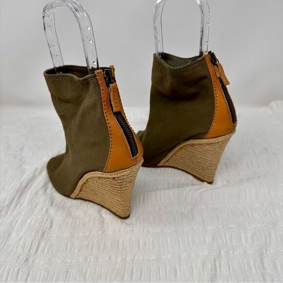 CH Carolina Herrera Olive Green Open-toed Bootie Wedges- Size 8.5 - Picture 10 of 14